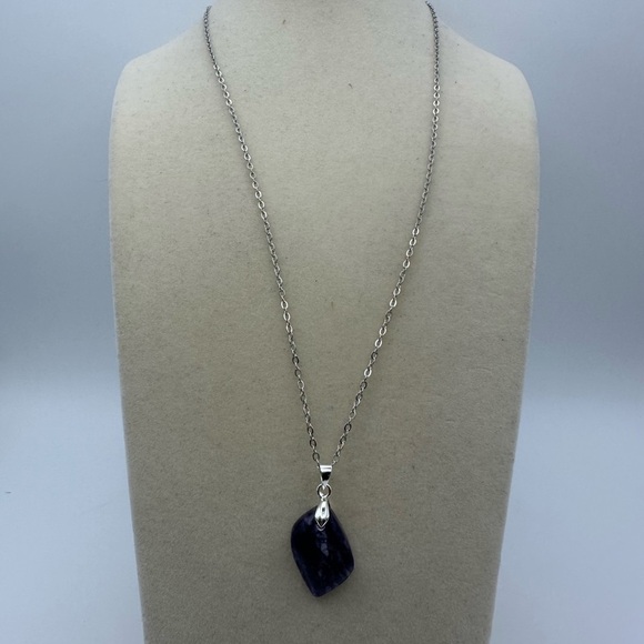 Chaorite Leaf Shaped Pendant Necklace on Copper Bail and Chain - Picture 9 of 9